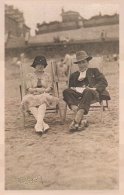 Bob and Ada Hurt - On the beach (Thumbnail).jpg (6541 bytes)